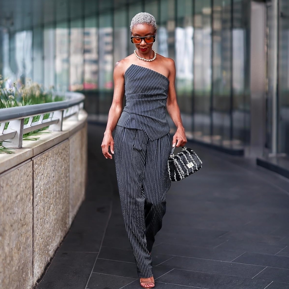 Elegant Black Striped Strapless TOP